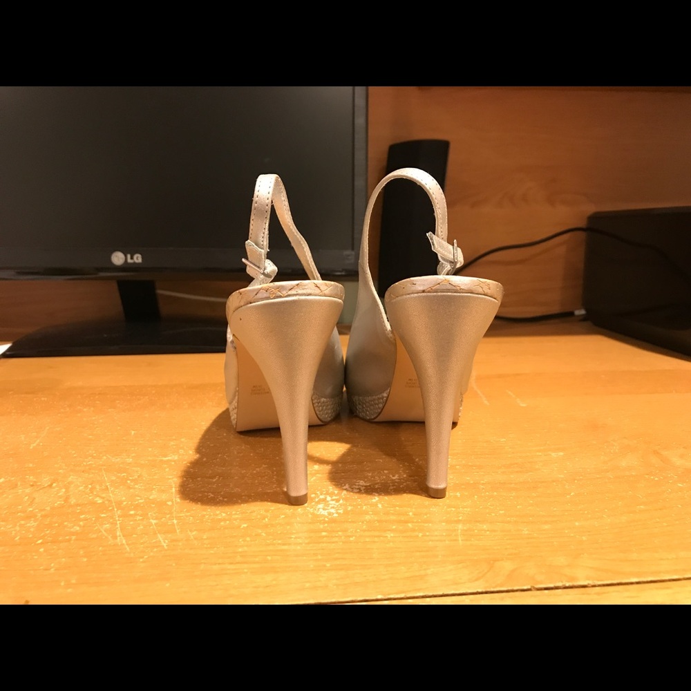 Shoes - Picture 4 of 6